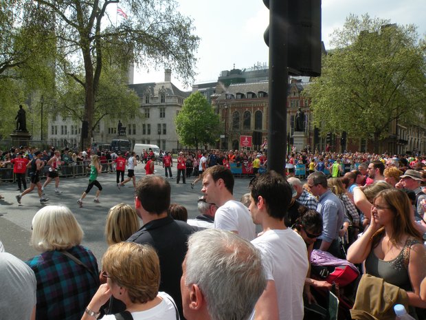  foule et coureurs du marathon